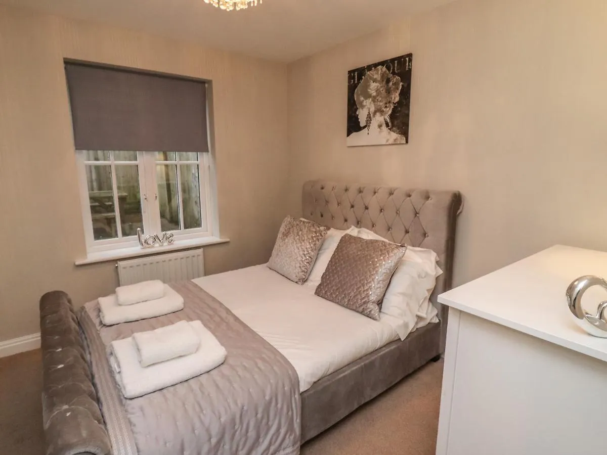 Aurora Villa Whitby 0*,